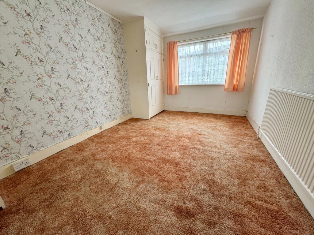 Lot: 146 - DETACHED BUNGALOW WITH POTENTIAL IN POPULAR LOCATION - Bedroom